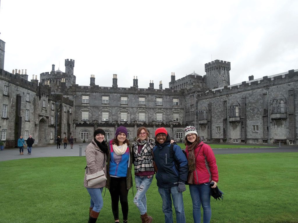 Chuyển phát nhanh đi Ireland giá rẻ