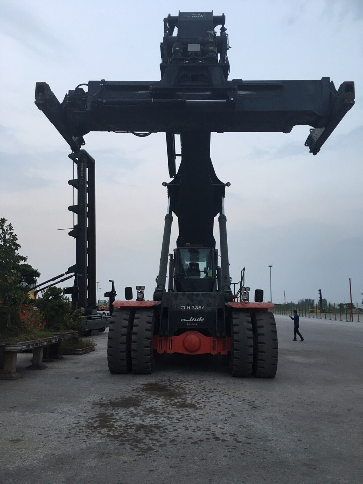 Phương tiện bốc xếp dỡ hàng hóa chuyên dụng